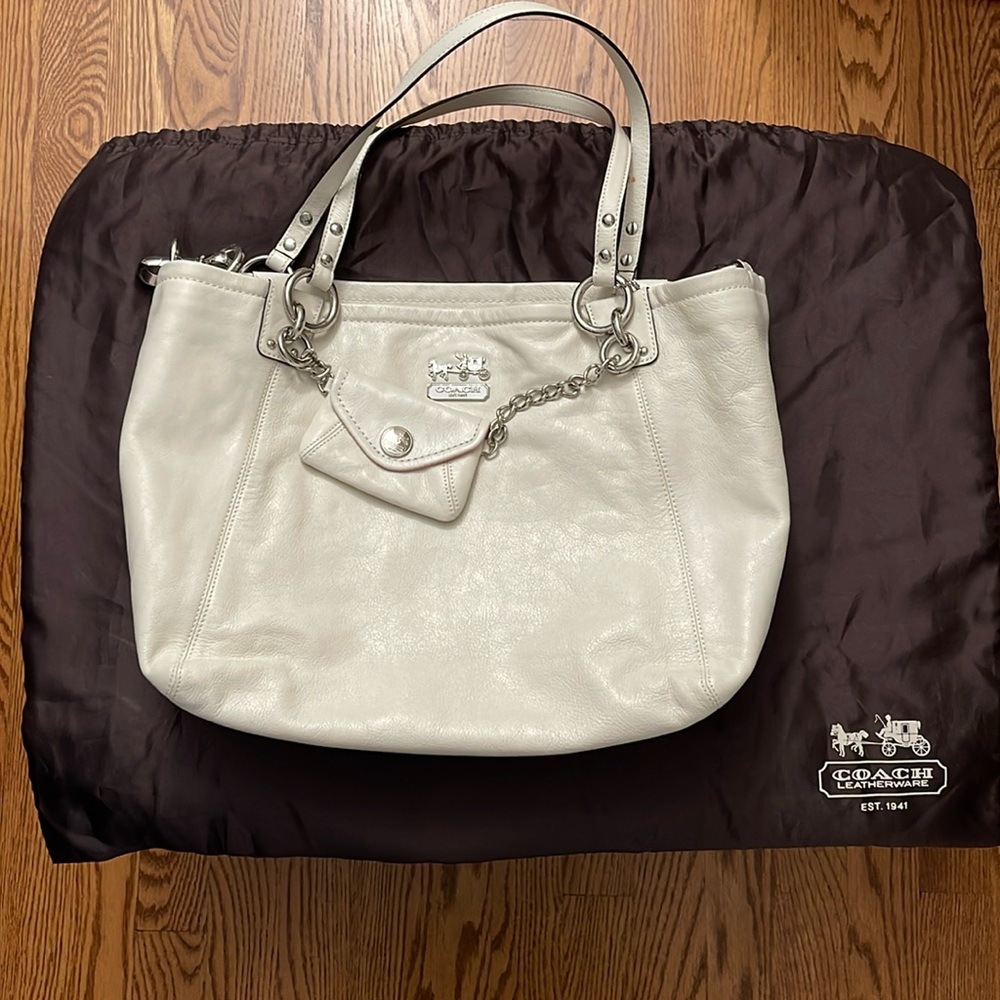 Coach tote with crossbody strap from 2010, excellent condition